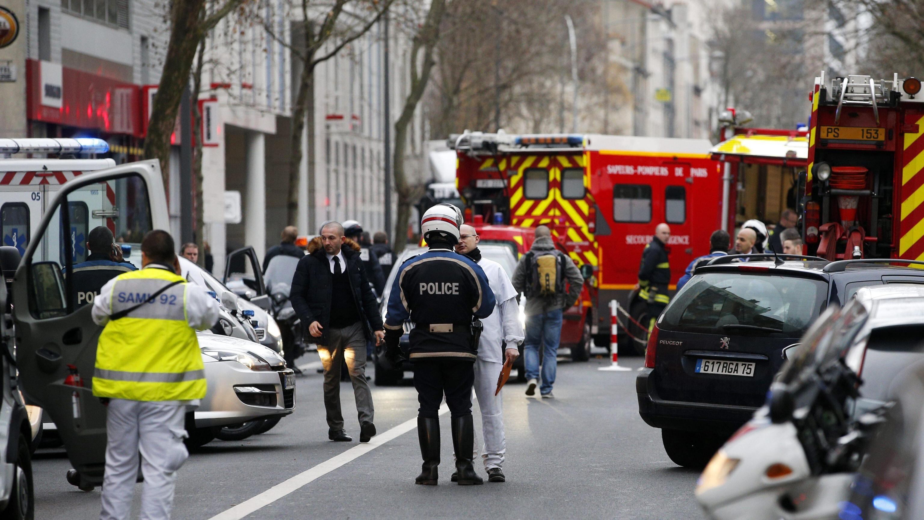 Francia, una sparatoria fuori Parigi. Muore poliziotta, ferito un collega