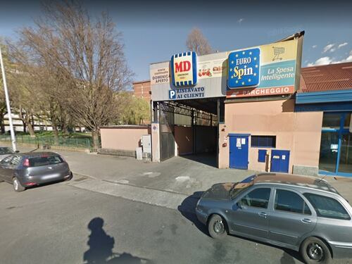 Torino, romeno leva mascherine a clienti e aggredisce agenti