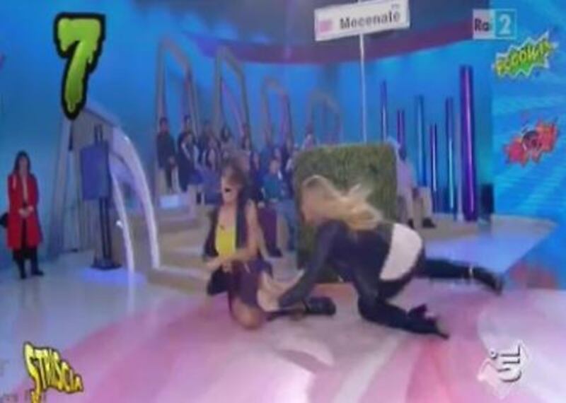 Balivo senza mutandine in diretta tv? 4