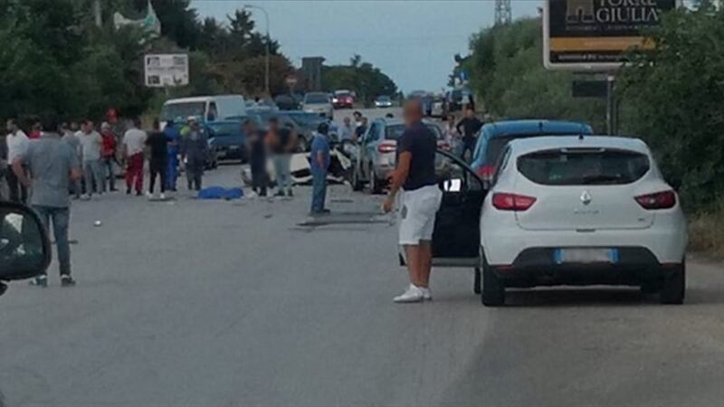 Andria, si rompe il gancio che trainava la sua auto e invade la corsia opposta, perde la vita un 24enne