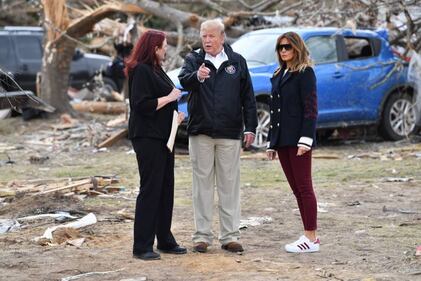 Melania Trump e il Presidente degli Stati Uniti nelle zone colpite dal tornado 1