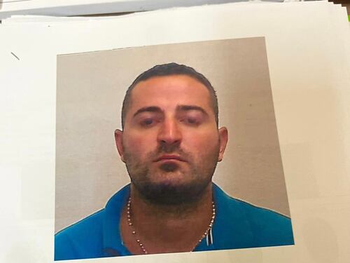Boss evaso, due arresti: portavano cellulari ai detenuti