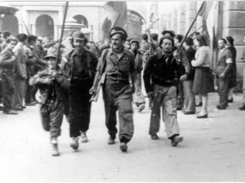 DIBATTITO Il 25 aprile?<br />
Divide ma non sostituitelo