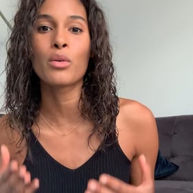 Cindy Bruna pizzicata tra le braccia di Verratti: gli scatti della modella francese 7