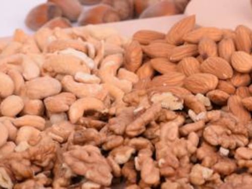 Tumore al seno, le noci lo riducono. Ecco la nuova conferma