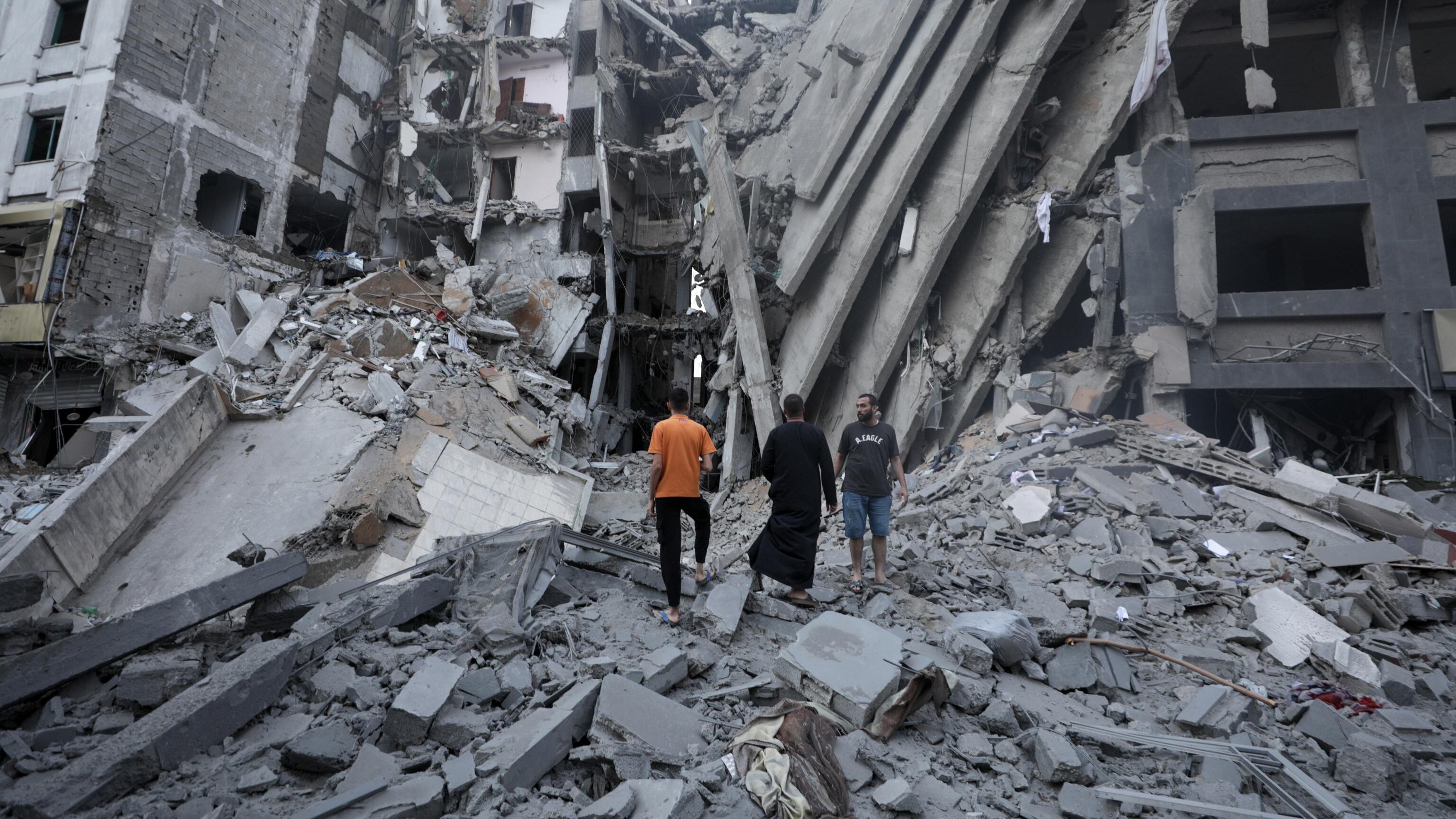 Basta con l'utopia pacifista e con i soldi a Gaza