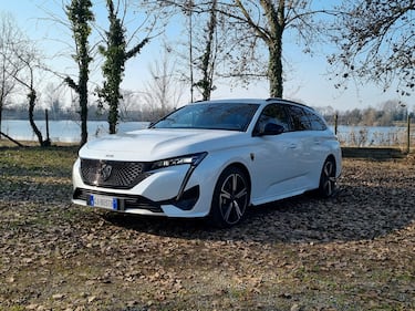 Peugeot 308 SW, guarda le foto 1