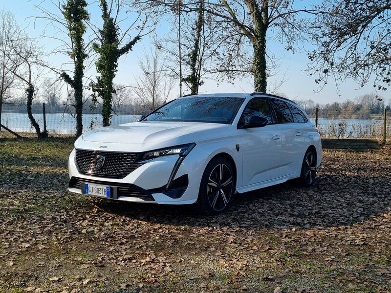Peugeot 308 SW, guarda le foto 1