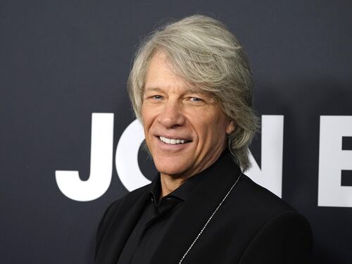 Jon Bon Jovi operato alle corde vocali: cosa succede al tour