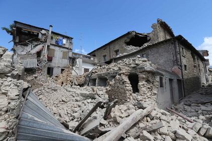 Lady Gaga per il terremoto: foto 4