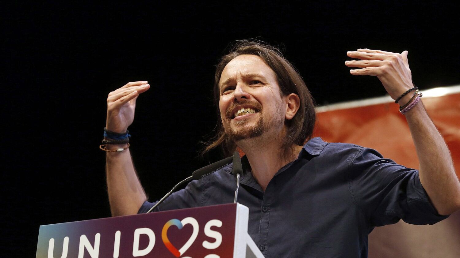 "Turni fino a 14 ore e trattamenti umilianti". Bufera sul mito della sinistra spagnola Pablo Iglesias