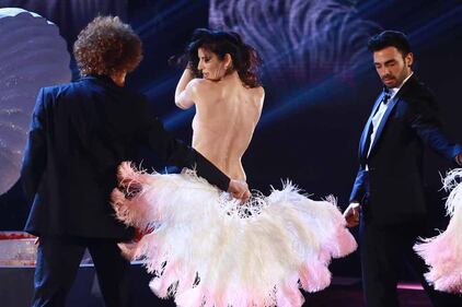 Pamela Prati, scandalo hot al monumento 1