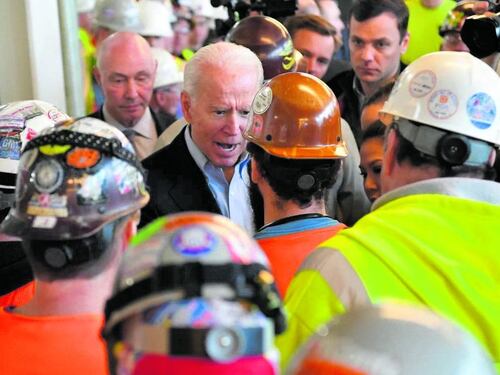 Biden come Berlinguer: picchetti con le tute blu per contrastare Trump