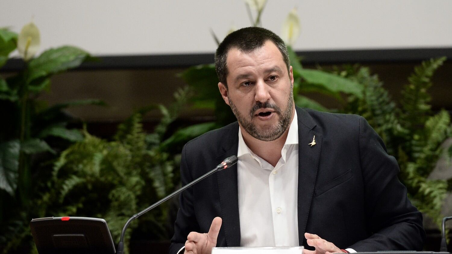 Cori razzisti, Salvini: ''Il Napoli sbaglia se smette di giocare''
