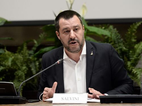 Migranti ong, Salvini chiude i porti: "L'Italia ha già fatto la sua parte"