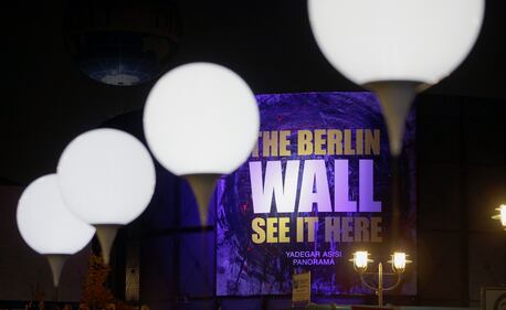 Palloncini luminosi lungo il Muro di Berlino 22