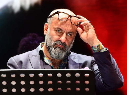 “Racconto l’assedio del brutto alla bellezza”