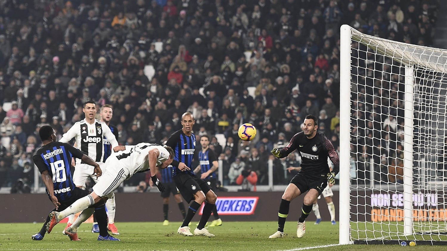 Infallibile Mandzukic L'Inter sbaglia due volte La Juve non perdona