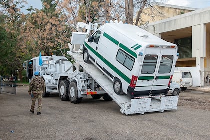 Unifil, il contingente italiano consegna un'abulanza alla municipalità di tiro 7