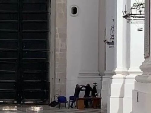 Catania, botte da orbi tra i custodi di una chiesa