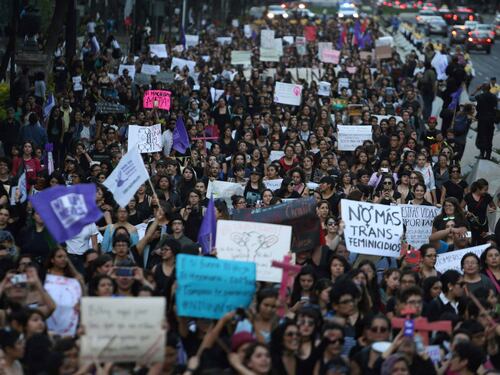 Le donne "fermano" l'Argentina. Sciopero rosa contro le violenze