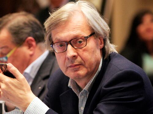 Vittorio Sgarbi distrugge il sindaco di Roma e la sua giunta