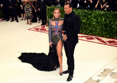 Met Gala 18: Rihanna con la mitra e Madonna con la veletta 9
