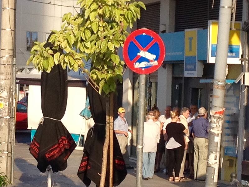 Atene, tra vetrine chiuse e ispettori del fisco 1
