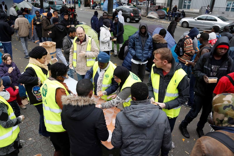 Parigi invasa dai migranti 11