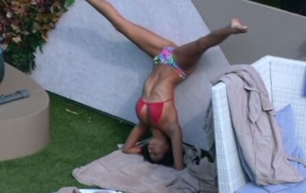 Mariana Rodriguez, yoga sexy al Grande Fratello Vip 3