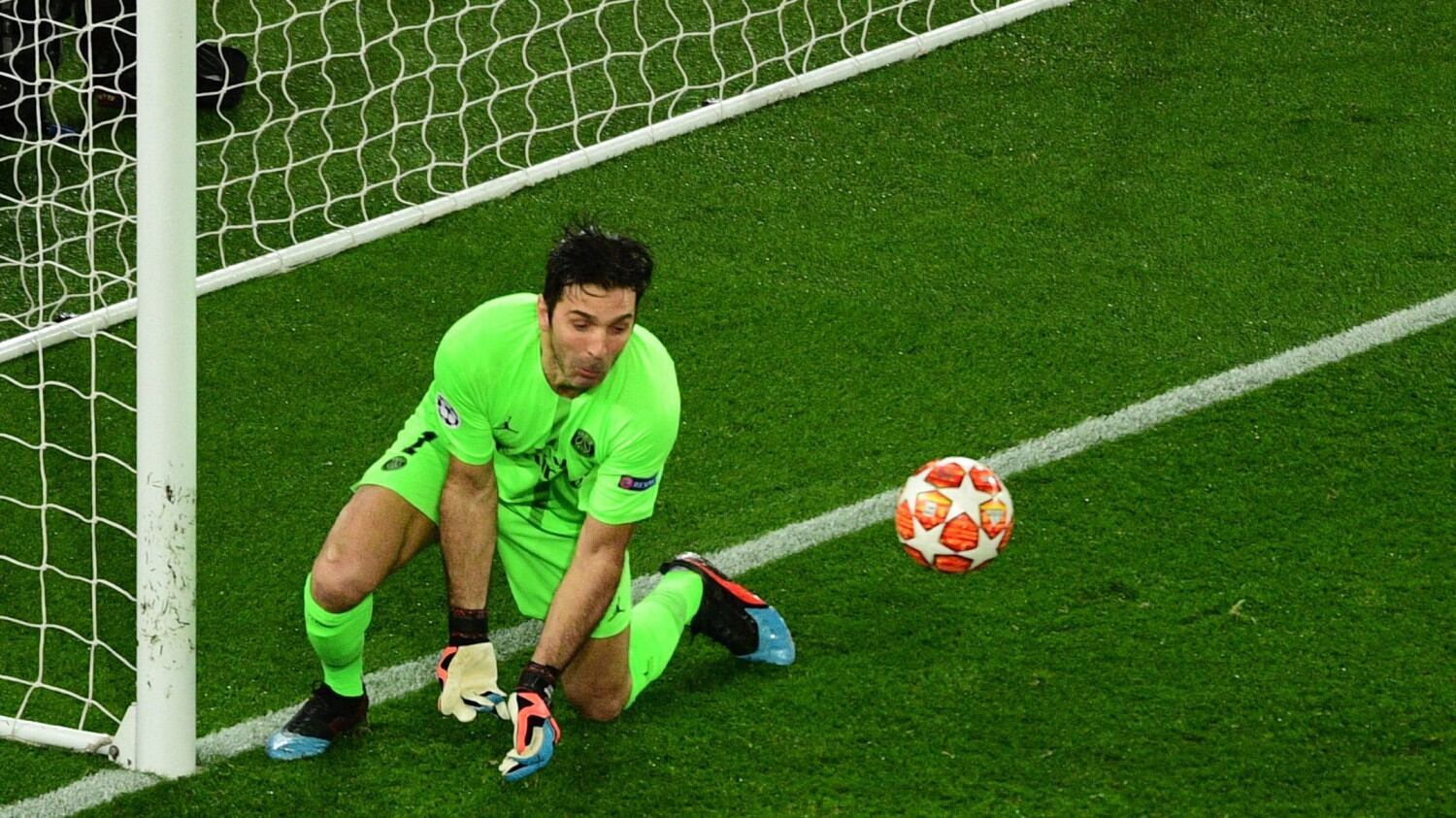 Champions, la papera di Buffon condanna il Psg all'eliminazione