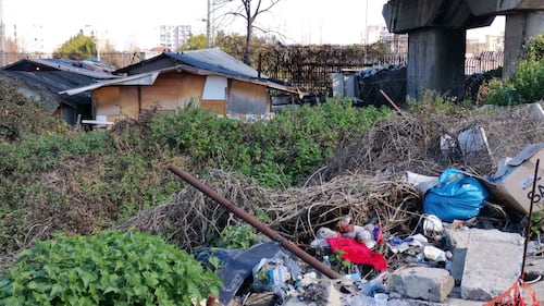 Studenti intossicati dai roghi di rifiuti, una discarica vicino alla scuola 4