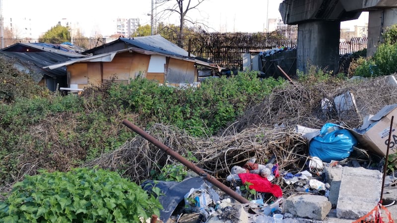 Studenti intossicati dai roghi di rifiuti, una discarica vicino alla scuola 4