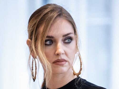 "Dagli fuoco". Odio social pure sul pigiama della Ferragni