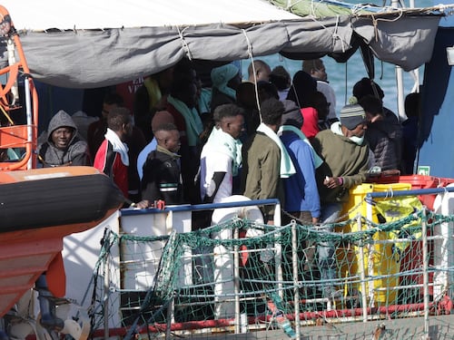 Sbarchi, la Sea Watch contro la Ue: "Criminali come nell'Olocausto"