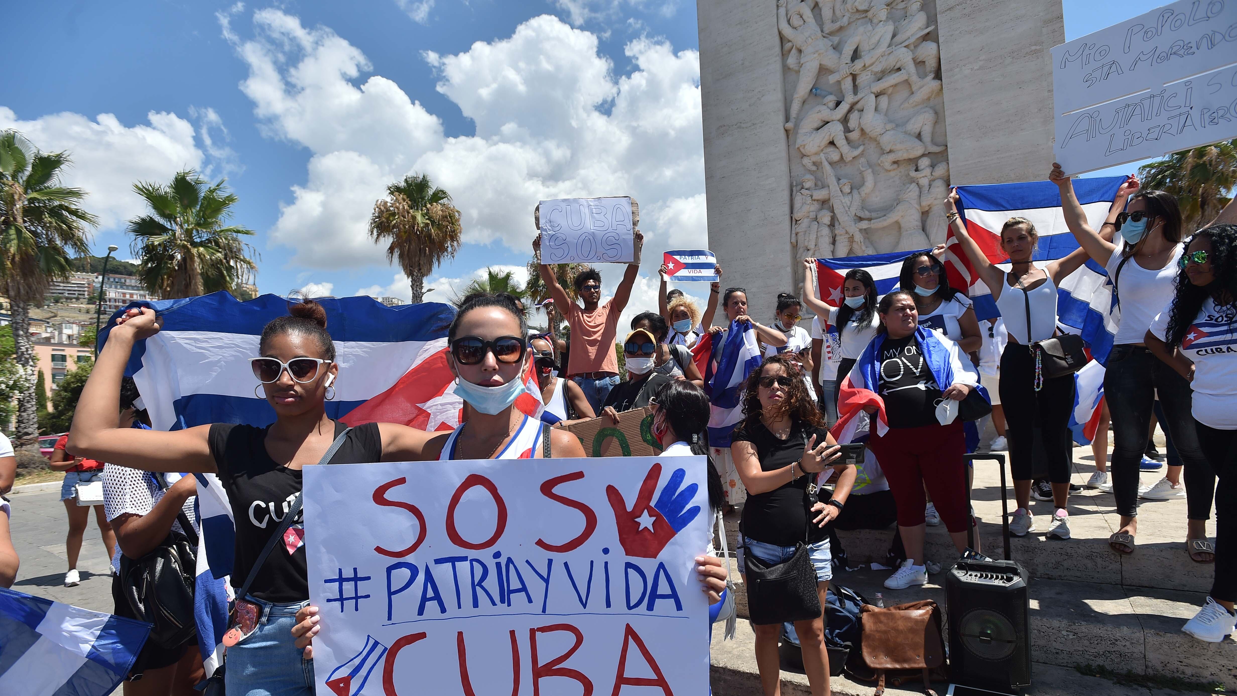 "Cuba resiste". Grillo si schiera col regime