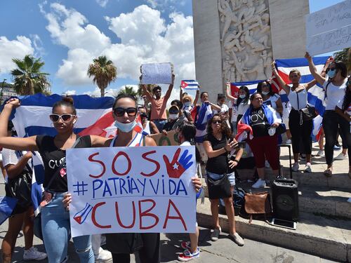 "Cuba resiste". Grillo si schiera col regime