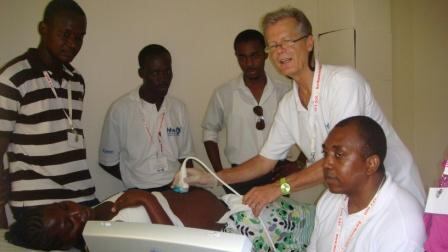 Il medico in prima linea faceva nascere i bambini fra le macerie di Haiti