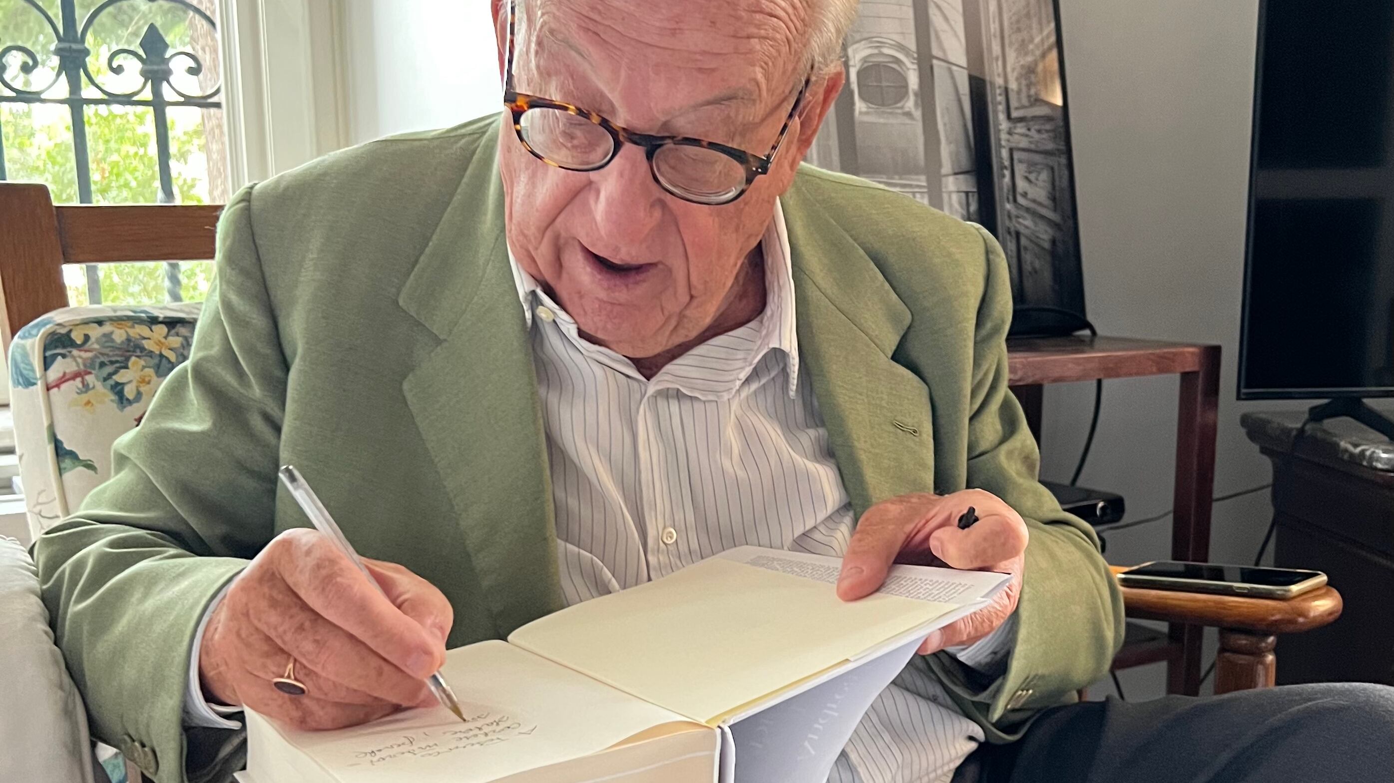 Andrea Carandini: "Mio nonno Luigi Albertini direttore del Corriere, mio padre ambasciatore a Londra e il tramonto della grande borghesia"
