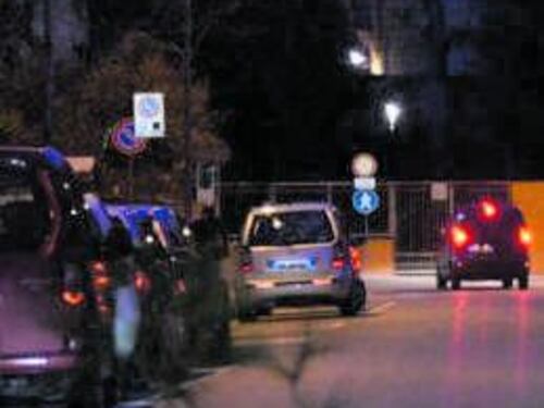Violenta una ragazza, arrestato un extracomunitario
