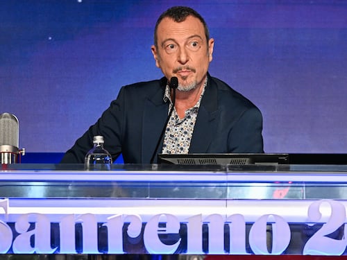 "Sono stronz... Sapeva tutto". L'ira di Amadeus sul caso Travolta
