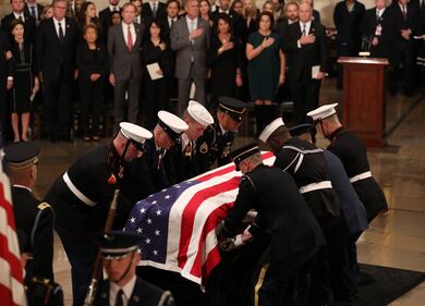 Trump rende omaggio a Bush 1