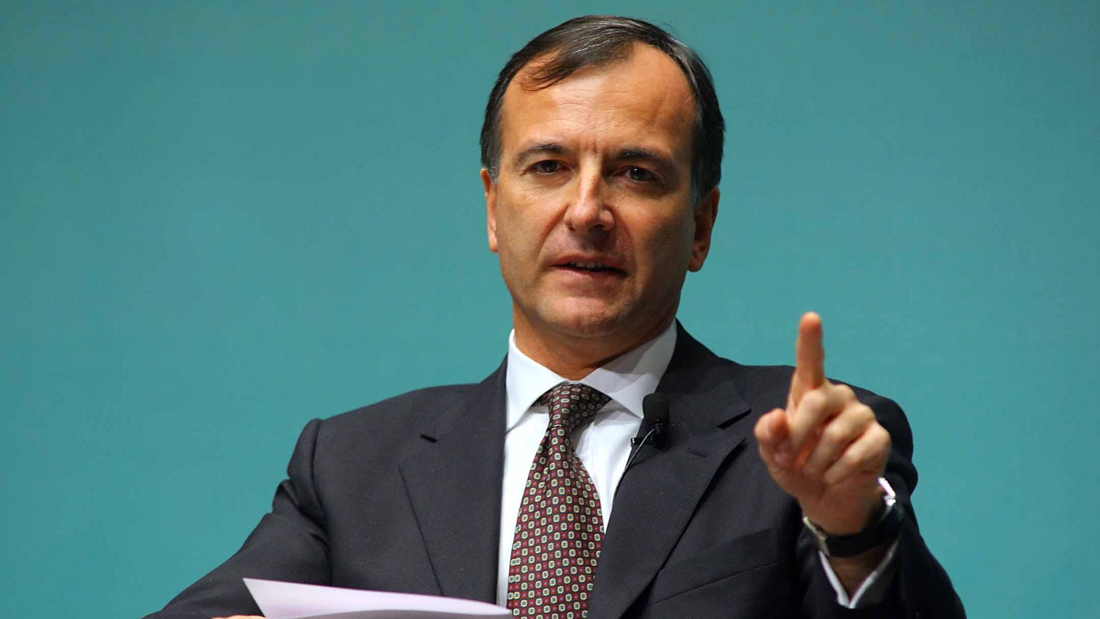 Frattini, promosso in inglese, diventa «the voice of Italy»
