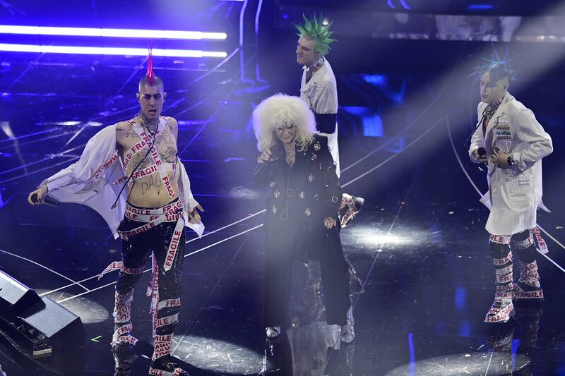 Sanremo 2024: ecco il look della quarta serata del Festival dei La Sad 1