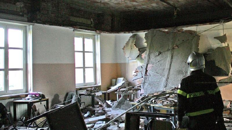 Crollo soffitto al liceo, condannato continua a gestire la sicurezza