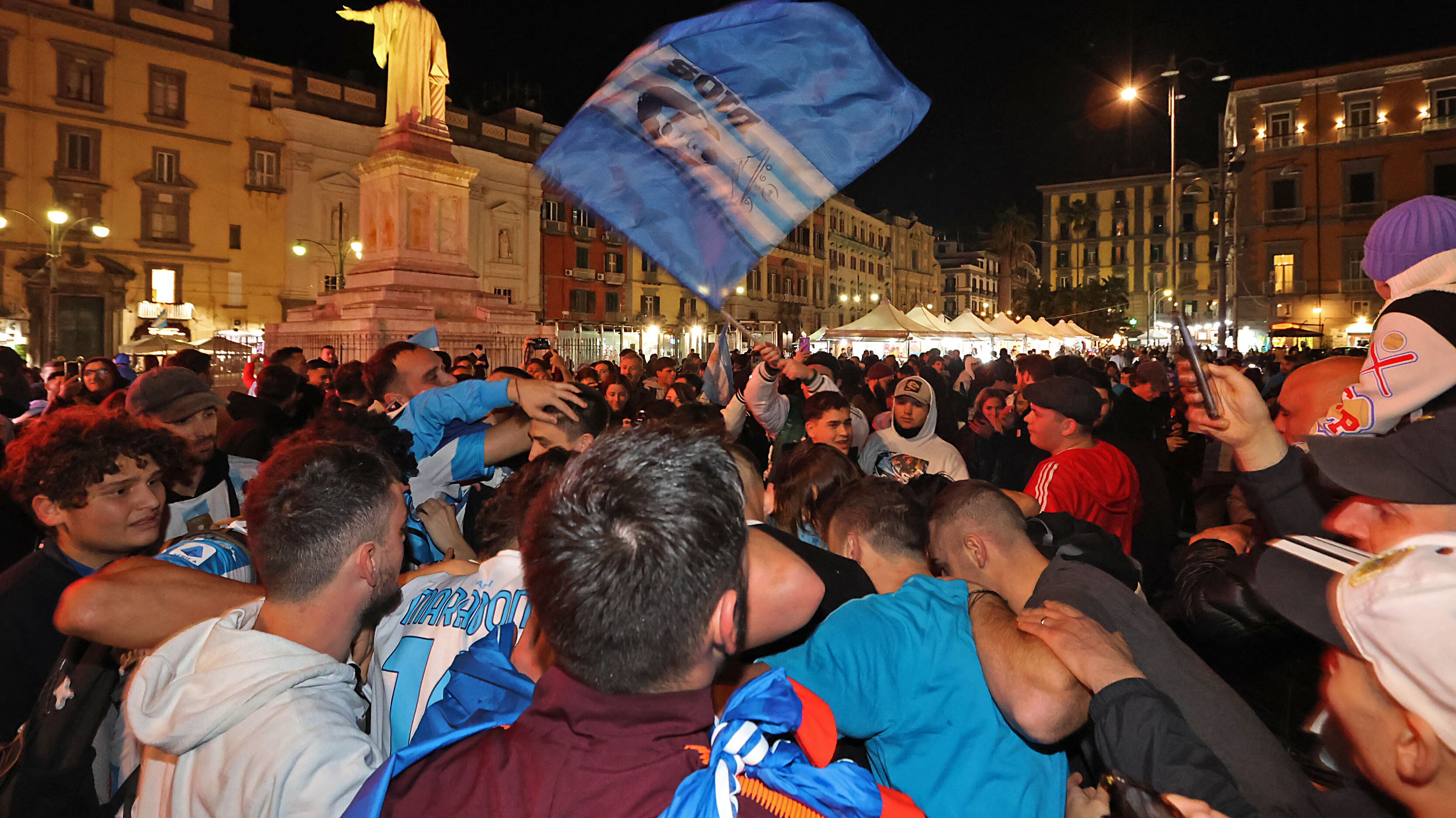 I corsi e ricorsi di Napoli: in piazza per l'Argentina un antipasto da scudetto