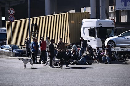 Protesta al porto di Genova: pro Pal bloccano tutto 9
