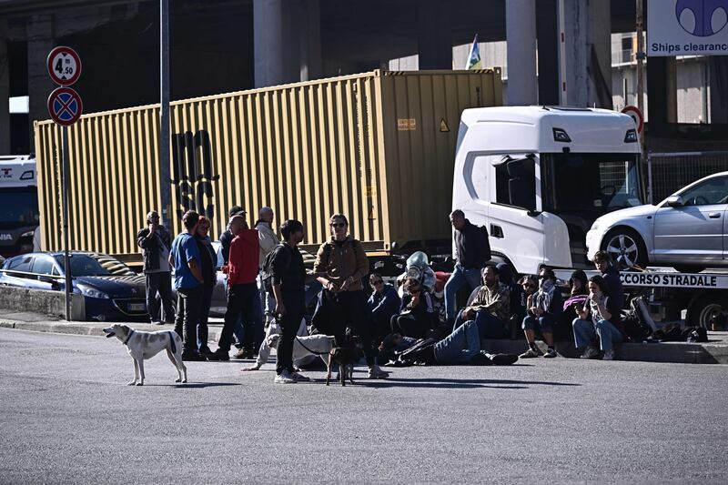 Protesta al porto di Genova: pro Pal bloccano tutto 9