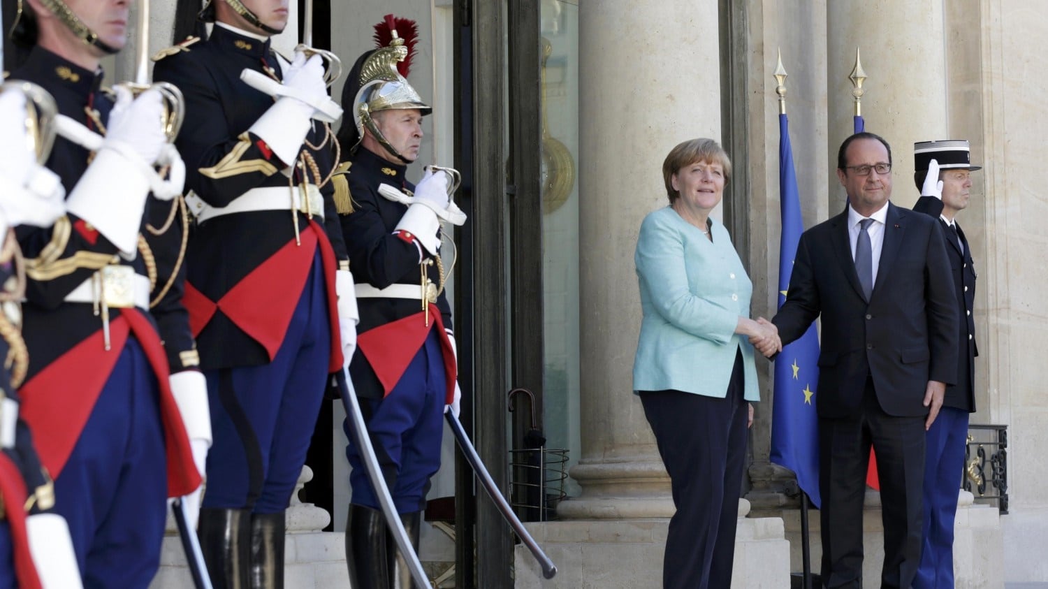 Il pianto greco della Merkel "Nuovi aiuti a Atene? Nein"
