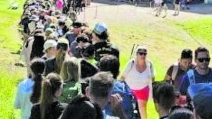 Seceda, c'è il tornello da 5 euro ed è lite proprietari e politici. "A Venezia ticket da 100 euro"
